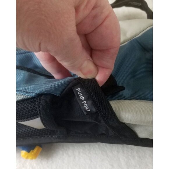 Camelbak Rogue Hydration Pack With Bladder Pocket Biking H20 Backpack Blue Gray - Picture 10 of 11